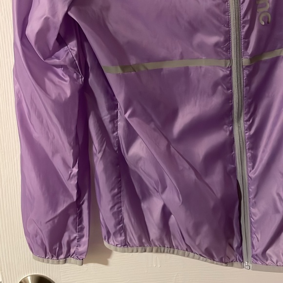 Light wind breaker New Balance Jacket - Picture 4 of 7